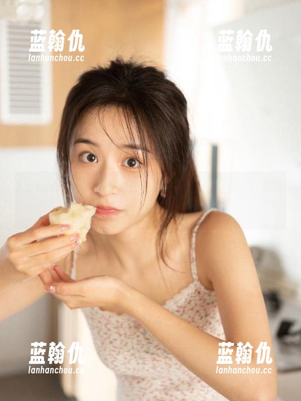 998.su吃瓜专区链接打开，少女带你快乐吃瓜去！