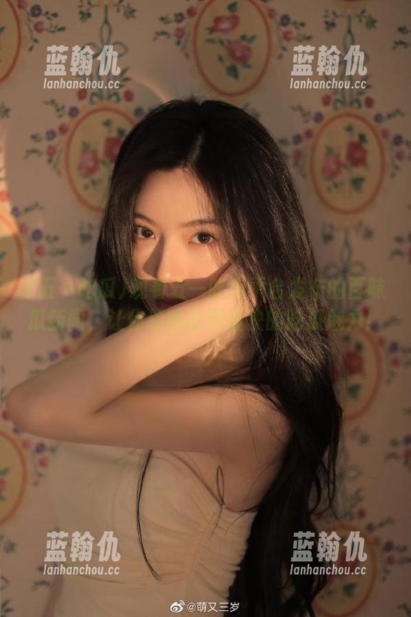 观看五一吃瓜平台发布的百味瓜新闻，让你领略全网最快的吃瓜魅力！