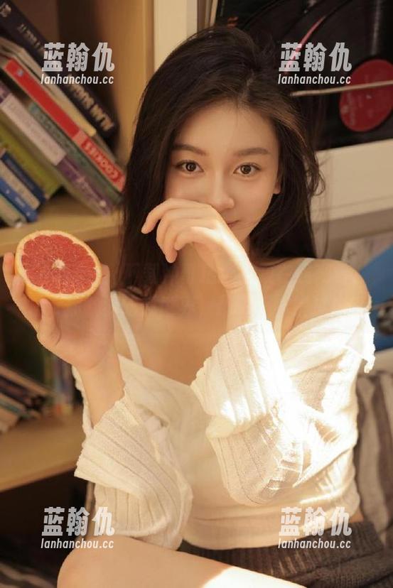 下载冲哥精选视频在线观看，带你畅游吃瓜世界，精彩不容错过！