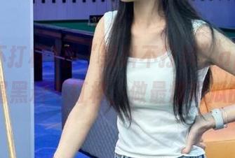 在“黑料不打样”app观看专属黑料不打样，做最懂吃瓜的人