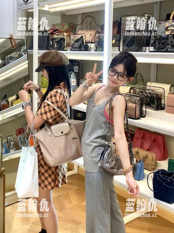 少女必收藏，zztt25黑料不打烊导航带你24小时不停歇吃瓜！