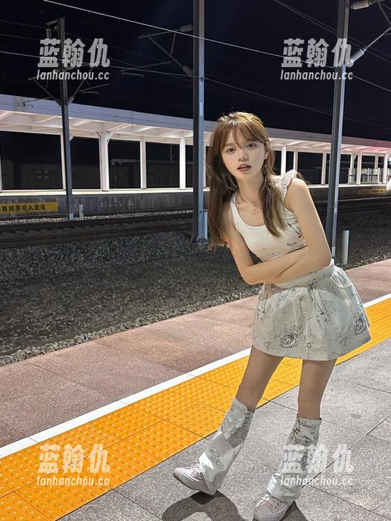 下载黑料正能量爆料app，少女心态分享正能量满满！