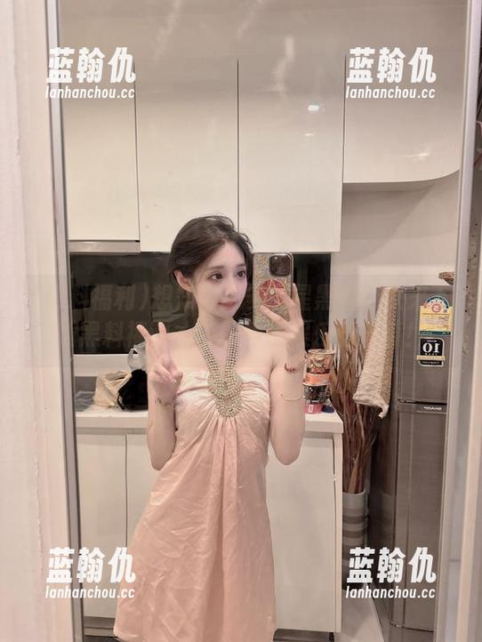 想知道更多明星黑料？快来下载黑料福利，带你秒懂娱乐圈内幕！